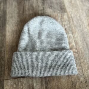 Like new! J. Crew Ribbed beanie in Supersoft Yarn - Light Gray